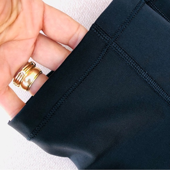 ATHLETA Ultimate Stash Pocket Black Crop Leggings M (Tall) - Picture 11 of 15
